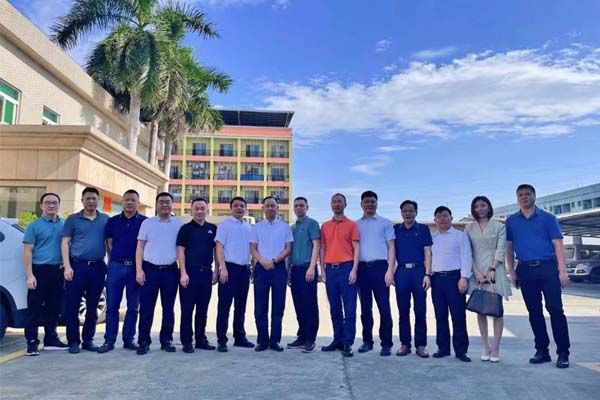 饒平縣政府代表團、饒北商會(huì )永磁機電企業(yè)家考察三恩磁業(yè)