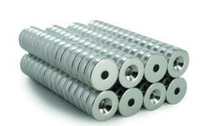 磁鐵對比：釹鐵硼磁鐵和釤鈷磁鐵