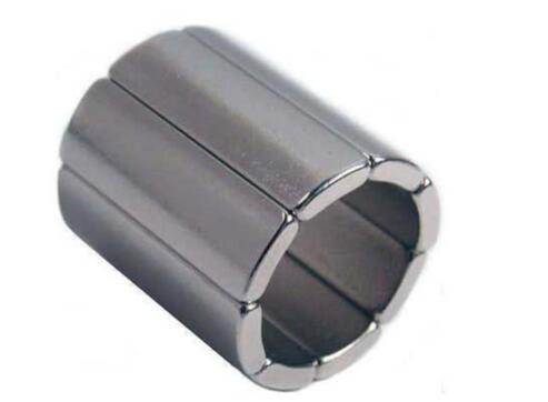 電機磁鐵是選用瓦形的還是直矩形的磁鐵呢？?jì)烧哂泻螀^別？